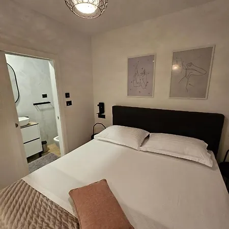 Lux * Rogoznica (Sibenik-Knin)